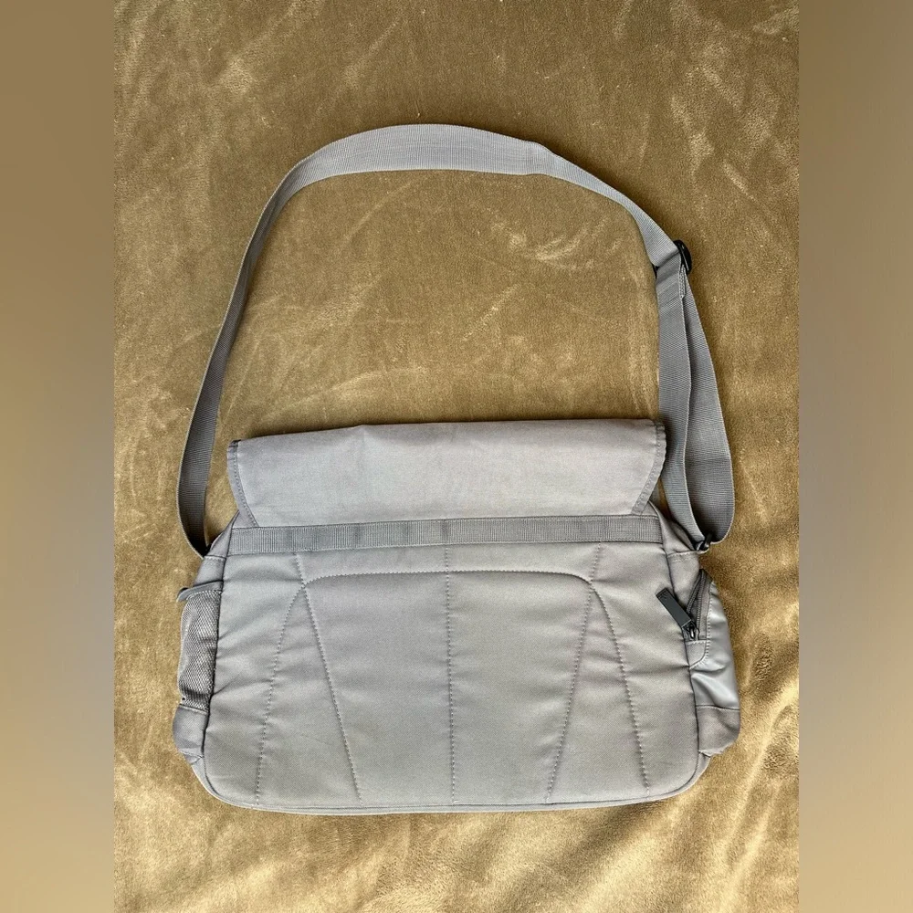 Adidas Laptop Messenger Bag Gray Shoulder Strap Padded Briefcase 329761 JDE002
